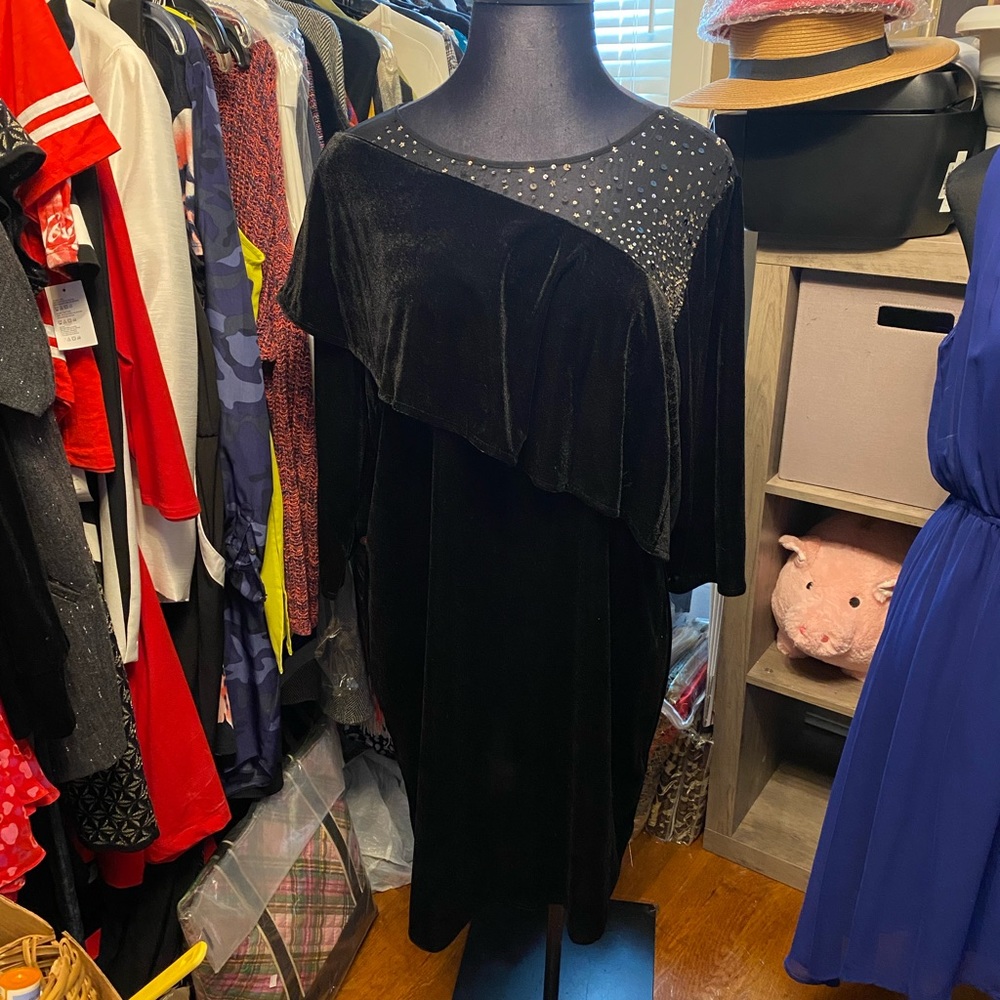 Black velour dress by Simply be. Size US 18.